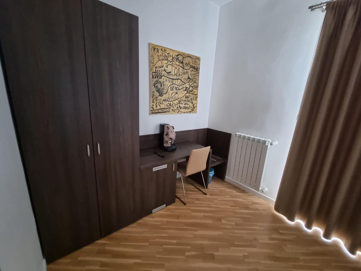 Barbaja Suites In Street Toledo 205 Наполи Екстериор снимка