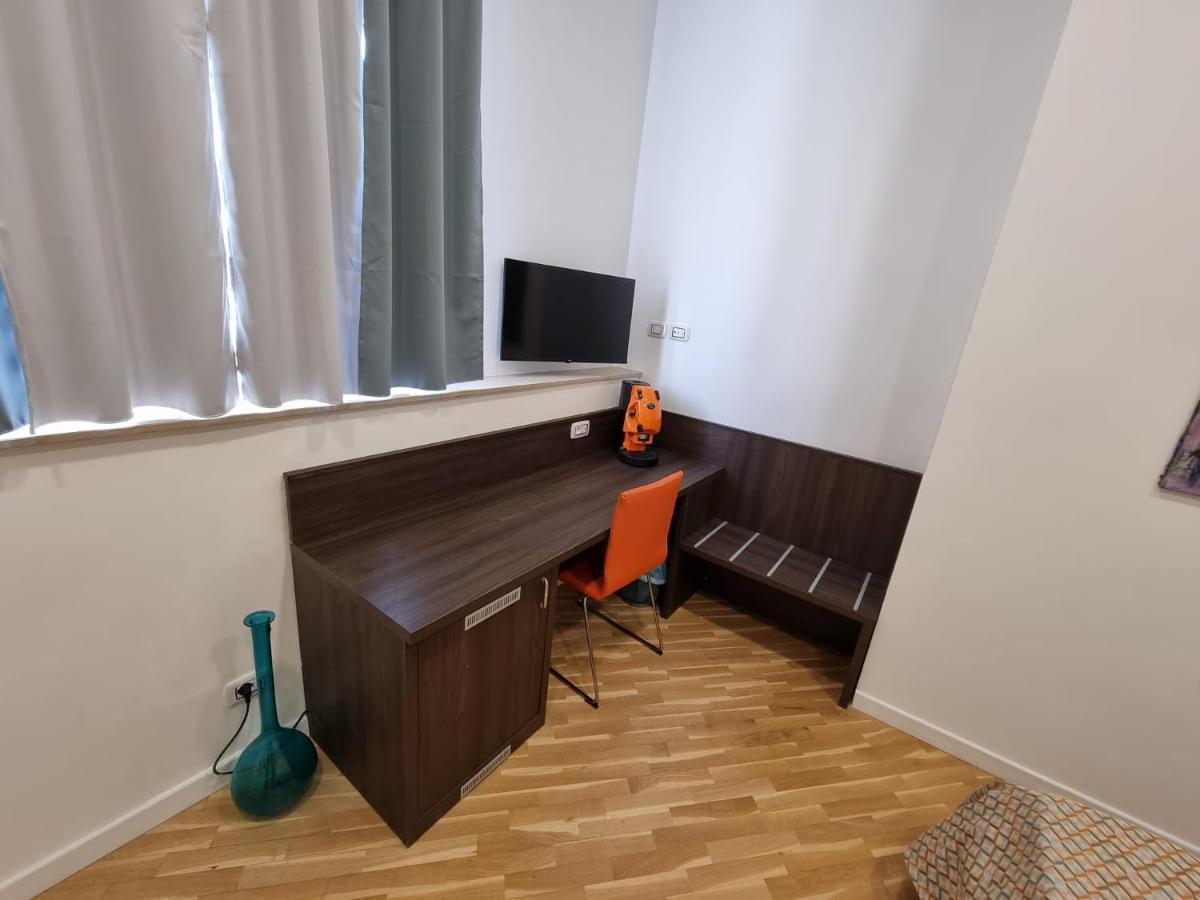 Barbaja Suites In Street Toledo 205 Наполи Екстериор снимка