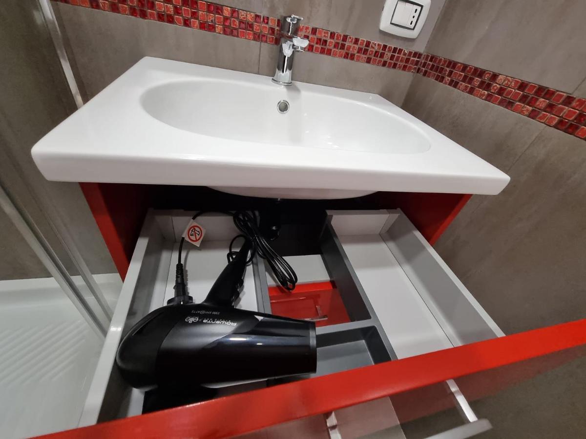 Barbaja Suites In Street Toledo 205 Наполи Екстериор снимка