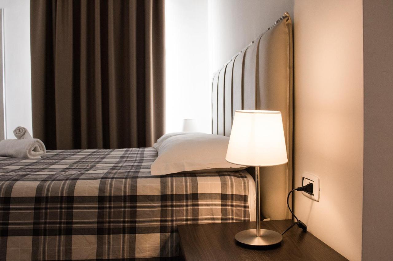 Barbaja Suites In Street Toledo 205 Наполи Екстериор снимка