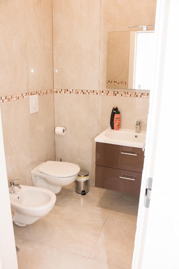 Barbaja Suites In Street Toledo 205 Наполи Екстериор снимка